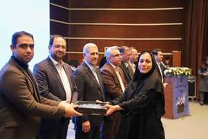 قدردانی از کارمندان نمونه دانشکده دندانپزشکی شیراز 